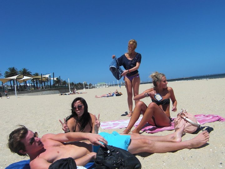 David Simpson with three girls at St Kilda Beach in Melbourne. Death threats in Melbourne