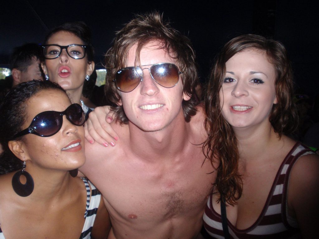 David Simpson with three girls in Future Music Festival in Melbourne in Australia. Three months of the best in Melbourne