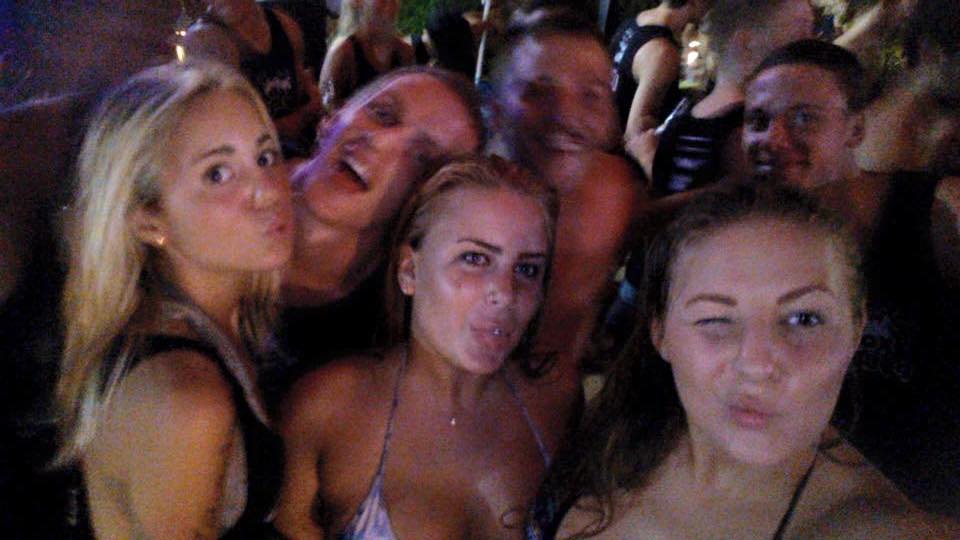 David Simpson and the gang in Koh Tao, Thailand. All you need to know about South East Asia's biggest pub crawl