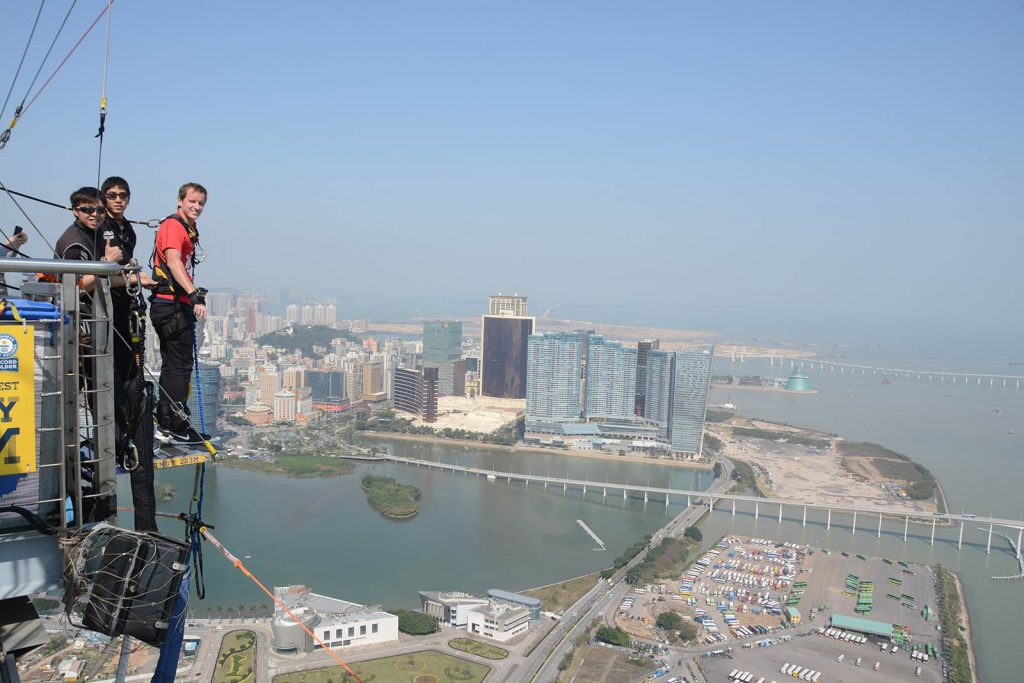 THE-WORLD'S-HIGHEST-BUNGEE-10