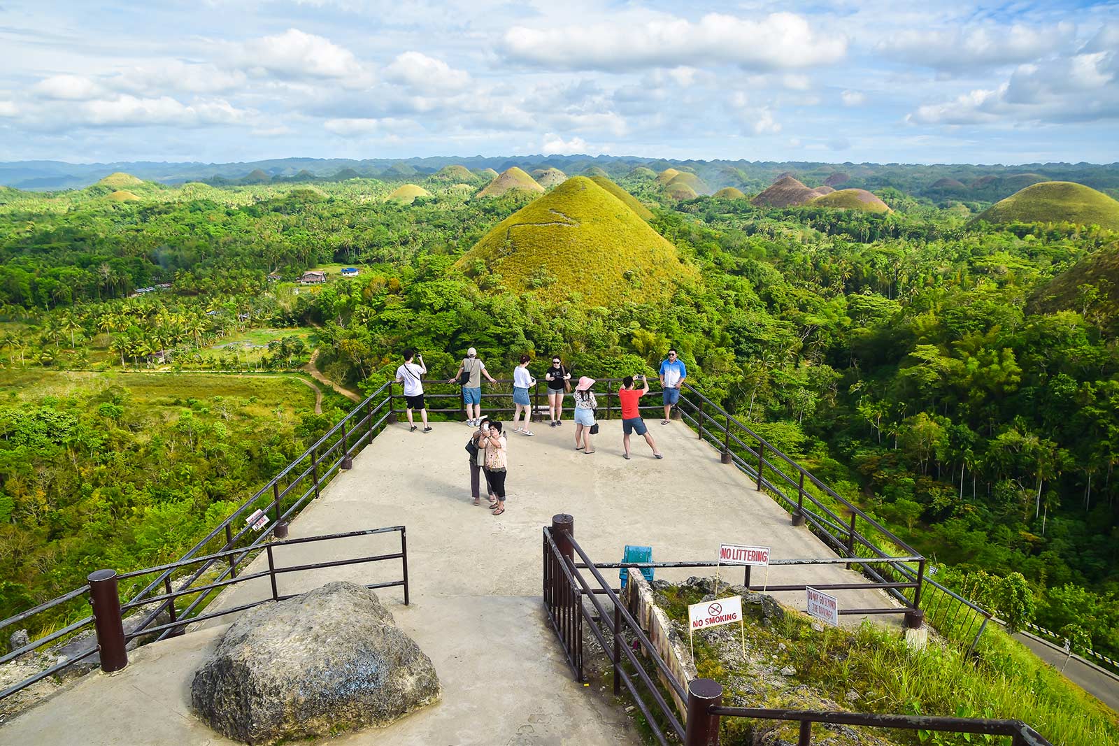 ALONA BEACH & CHOCOLATE HILLS ON PANGLAO ISLE, BOHOL