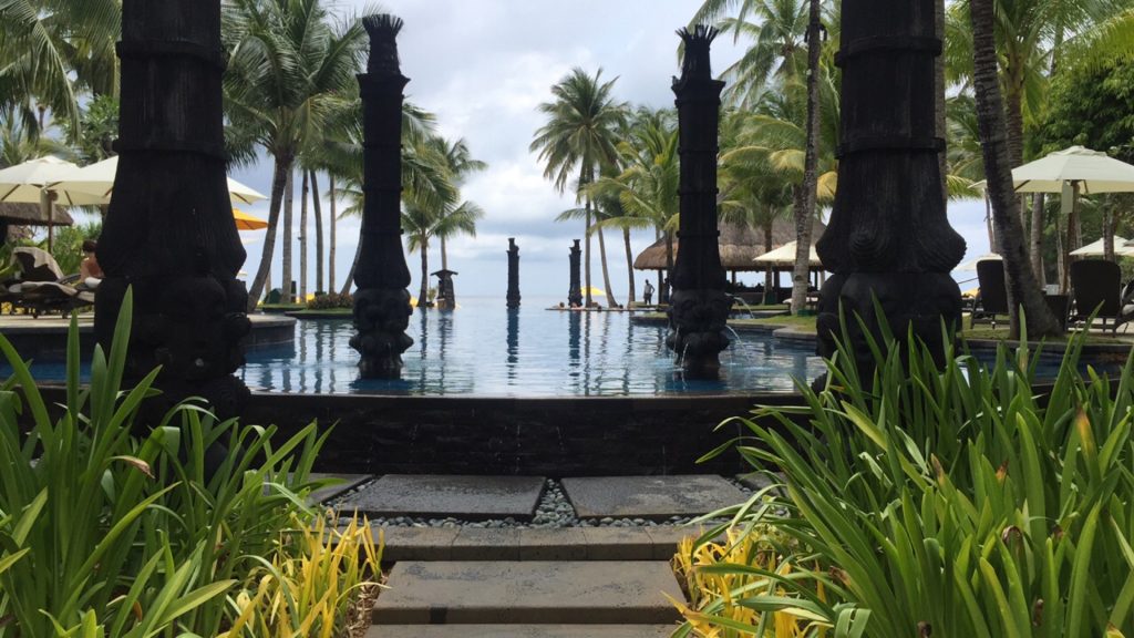 Infinity pool in Boracay, Philippines. A week at the Shangri-La Resort, Boracay