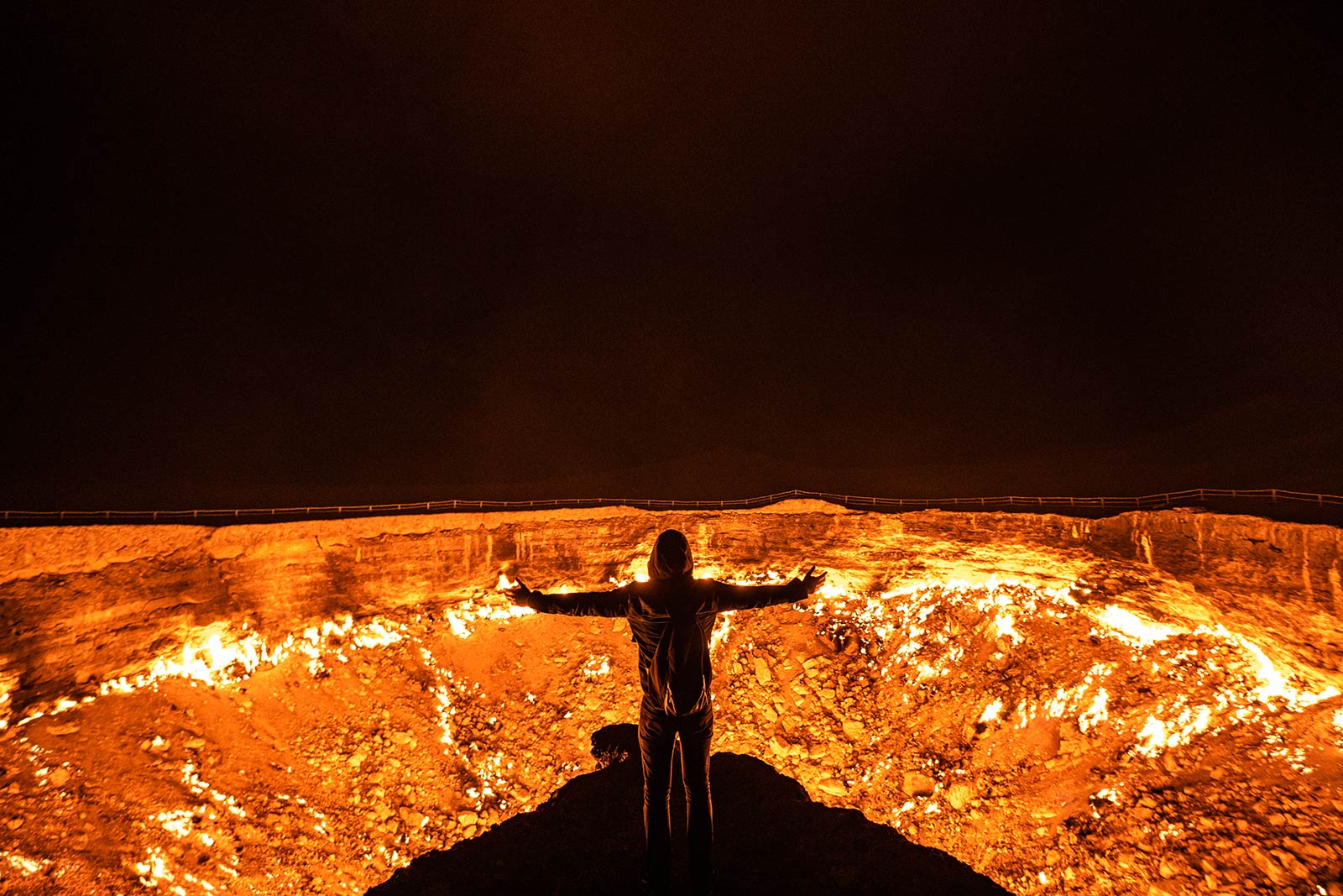 David Simpson and the gas crater in Darvaza, Turkmenistan. The gates of hell