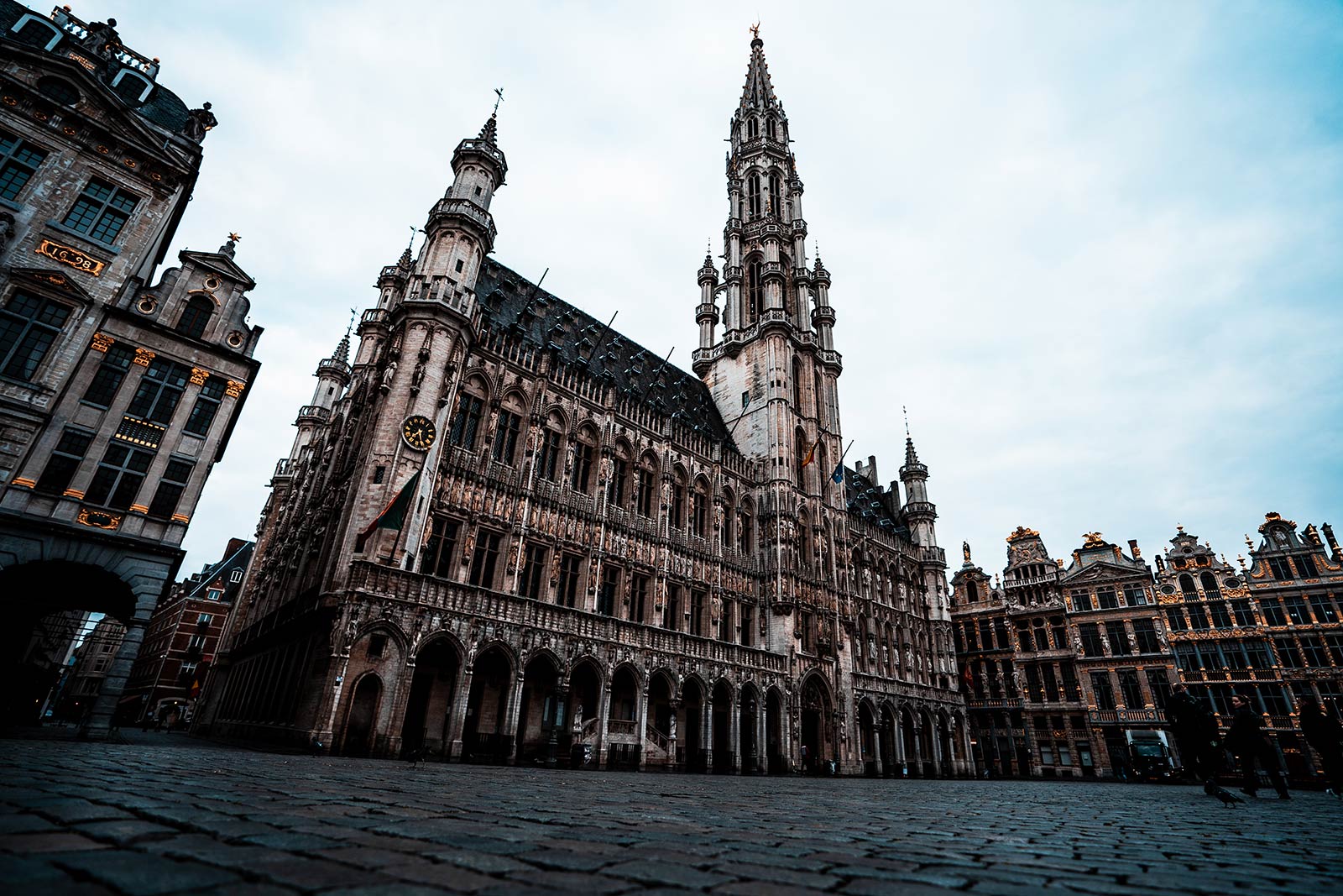 Grand Place in Brussels, Belgium. Visas, mussles & pis in Brussels
