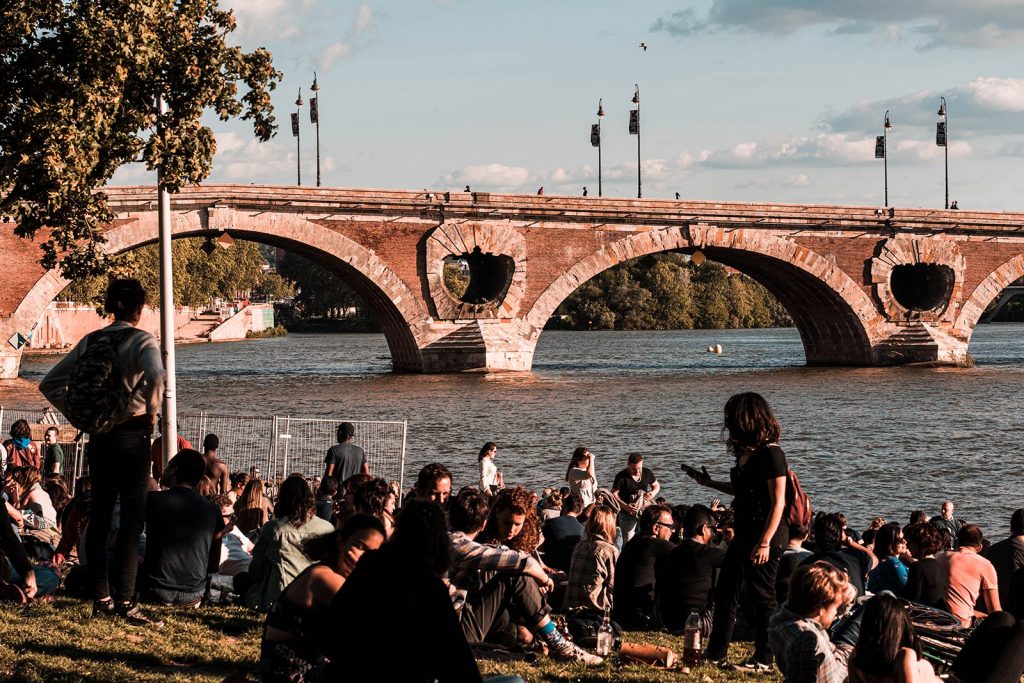 Locals at Garonne River in Toulouse, France. The greatest buskers ever