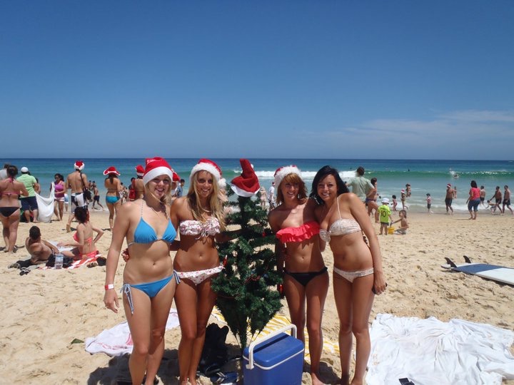 Four girls spending Xmas on Bondi at Sunburnt festival. Xmas & NYE in Bondi, Sydney