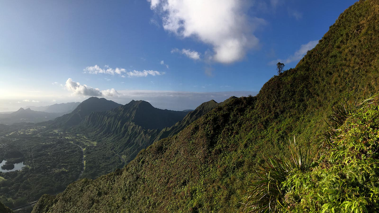 Mountain view from Stairway to Heaven in Oahu, Hawaii. Climbing the stairway to heaven, Hawaii & full guide