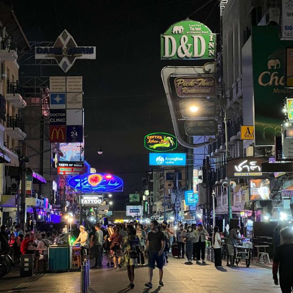 People walking in Khaosan Road at night in Thailand. Grand Palaces, ear orgasms and Khaosan Road