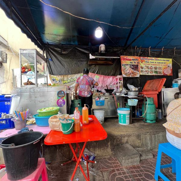 Food vendor cooking in Bangkok, Thailand. Ayutthaya, food frenzy & cryo time