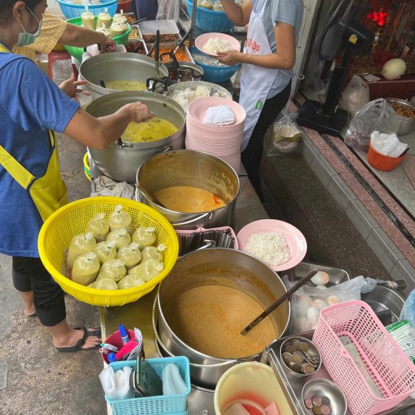 Jek Pui food stall in Bangkok, Thailand. Ayutthaya, food frenzy & cryo time